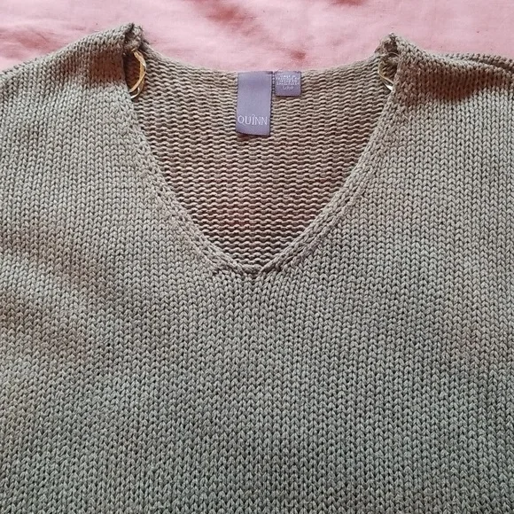 Pullover V-Neck Sweater - Picture 3 of 11